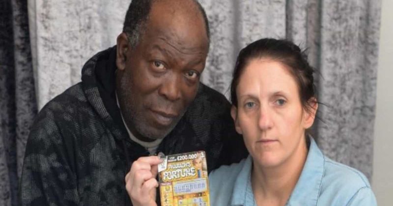 Общество: Организаторы лотереи вызвали полицию, когда им предъявили выигрышный билет на £200 тысяч