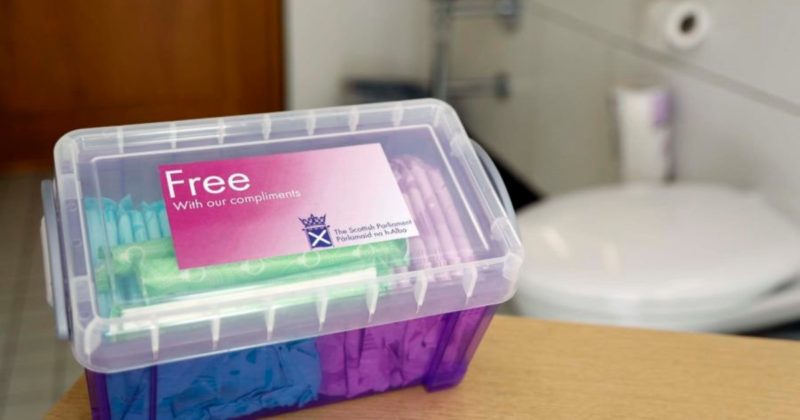 Общество: Вскоре в общественных местах Шотландии будут доступны бесплатные тампоны для бедных женщин