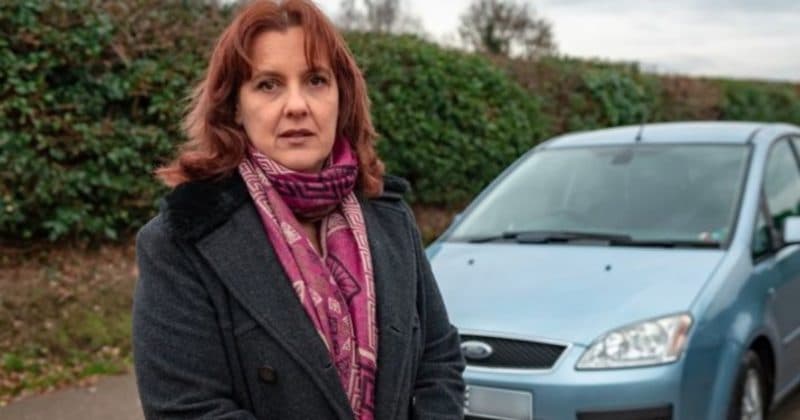 Общество: Мать-одиночку оштрафовали на £260 после того, как она оставила детей в машине на парковке