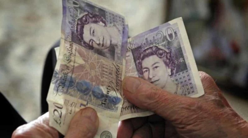 Общество: Тысячам британцев следует проверить свои счета за энергию, чтобы избежать доплаты в размере £302