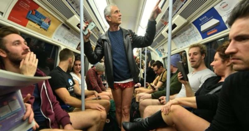 Досуг: Лондонцы не побоялись раздеться в январский холод: итоги Дня в метро без штанов в фотографиях