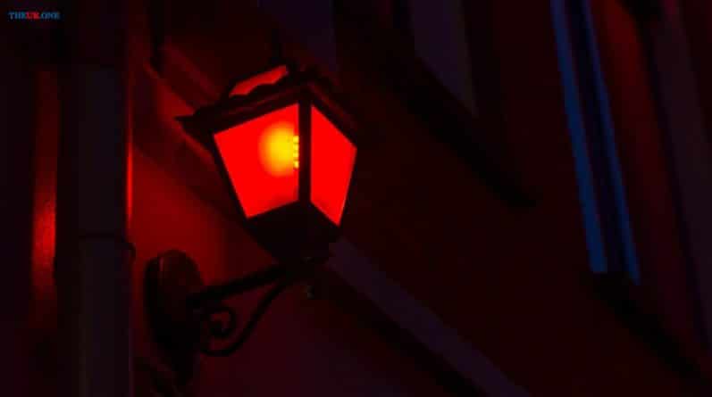 Общество: Этот многоэтажный дом в Лондоне прозвали "кварталом красных фонарей"