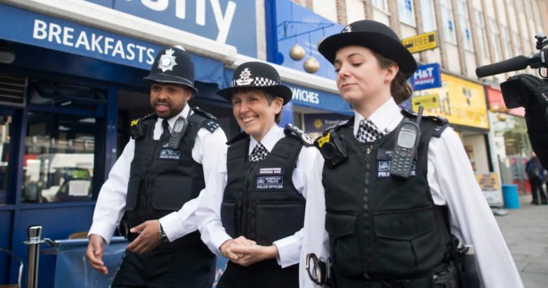 Общество: Чернокожие полицейские Великобритании получают меньше, чем их "белые" коллеги