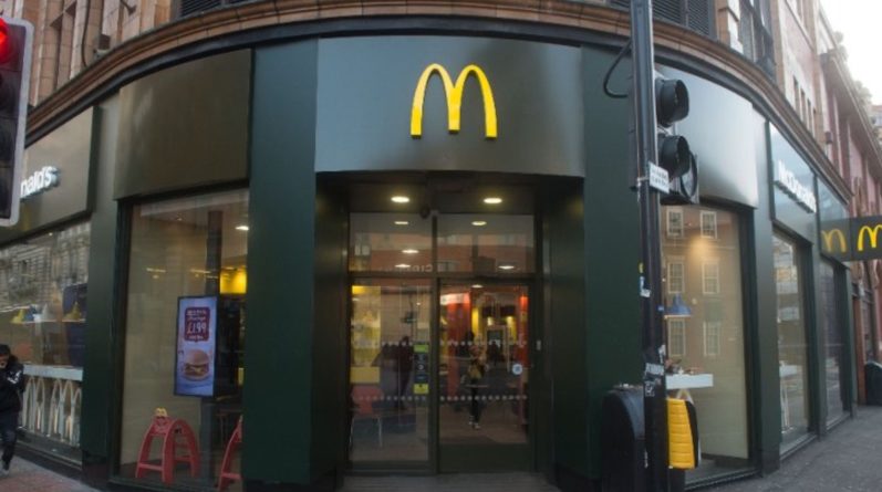 Общество: Мужчина подрался с менеджером McDonald's, найдя в своем биг-маке лук