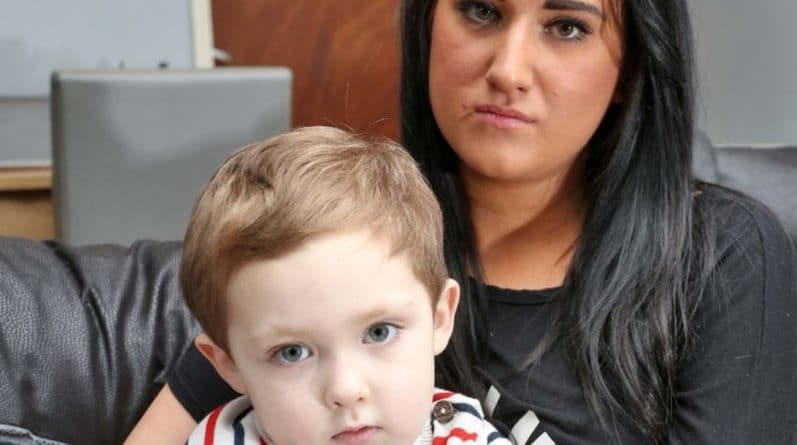 Общество: Мама вынуждена покинуть паб после того, как клиенты пожаловались на ее сына-аутиста