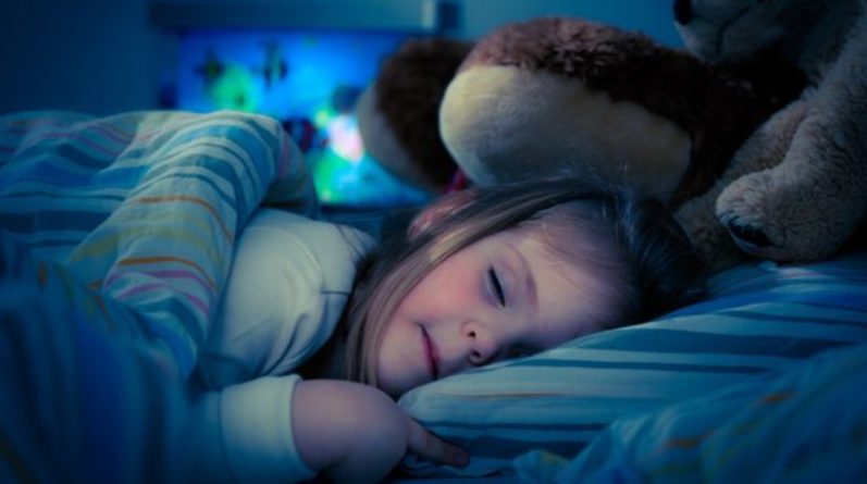 Лайфхаки и советы: Почему нельзя оставлять дверь спальни ребенка приоткрытой на ночь?