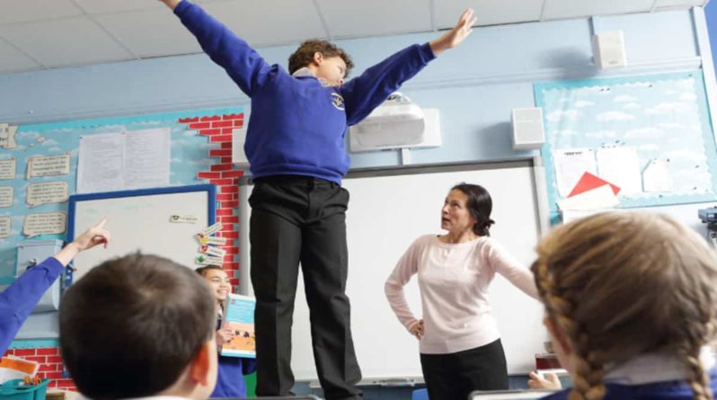 Общество: Около 3000 юных британцев признаны необучаемыми, так как учителя не могут с ними справиться