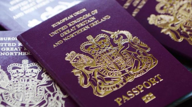 Общество: Вот так паспортный контроль! Британец застрял в Праге, когда его друг улетел домой по его паспорту