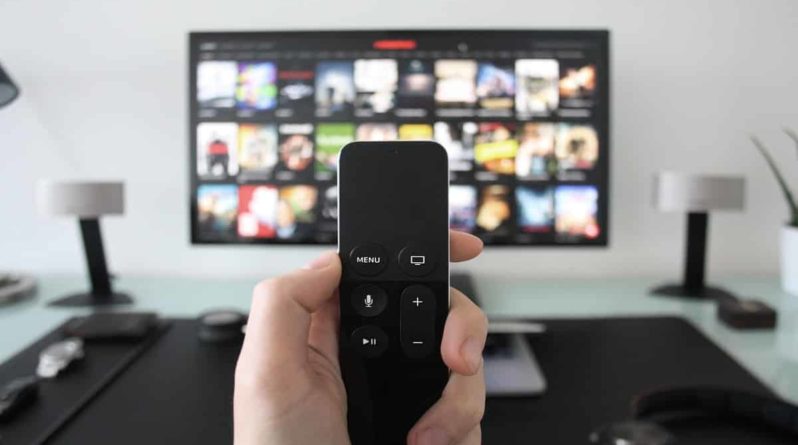 Общество: Отмена BBC бесплатной ТВ-лицензии вынудит пенсионеров выбирать между едой и телевизором