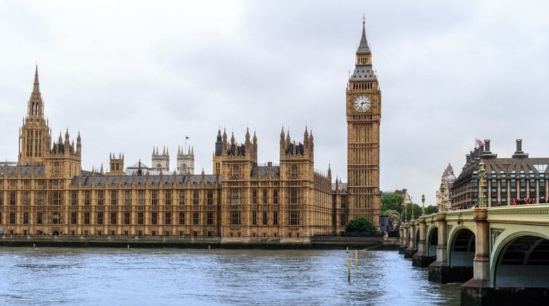 Общество: Британских депутатов могут начать судить за ложь общественности