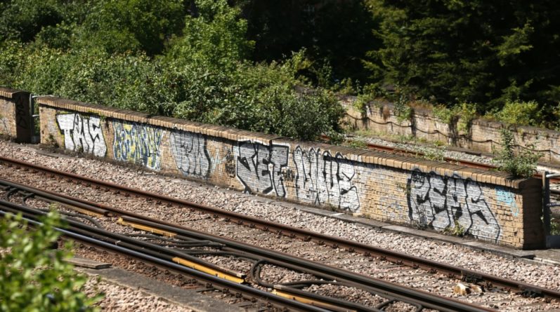 Происшествия: Ночное граффити закончилось для троих подростков из Лондона внезапной смертью