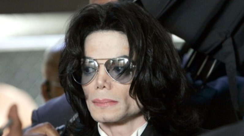Знаменитости: Фанат, сменивший имя на Майкл Джексон, хочет вернуть свое прозвище обратно