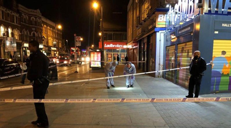 Общество: Кровавая расправа в Лондоне: за ночь ножевые ранения получили 6 человек, включая 4 подростков