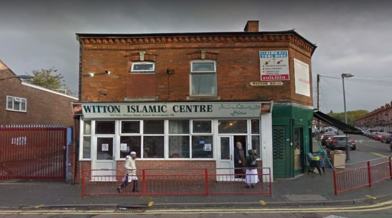 Общество: Полиция ищет признаки подготовки террористических атак после того, как неизвестные напали сразу на 4 мечети в Бирмингеме