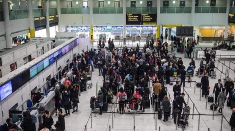 Общество: Сайт Паспортного отдела Ее Величества прекратил работу из-за миллионов британцев, поспешивших обновить документы до конца марта
