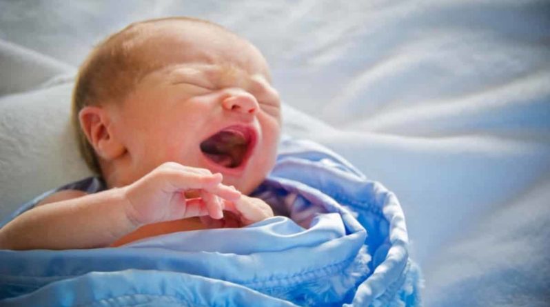 Здоровье и красота: Новорожденному провели травмирующую медицинскую процедуру, когда персонал NHS перепутал младенцев