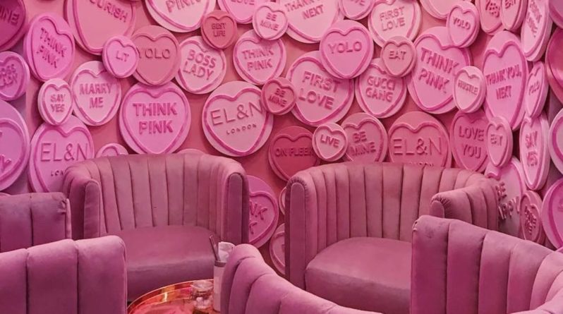Досуг: В этом лондонском кафе есть милая розовая ниша с сердечками, откуда невозможно уйти без фото