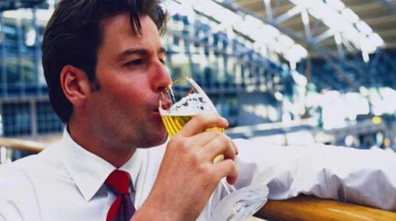 Общество: Авиакомпании требуют запретить продажу алкоголя в аэропортах из-за выходок пьяных пассажиров
