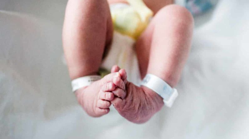Общество: Новорожденного ребенка нашли в туалете больницы Оксфорда спустя несколько часов после родов