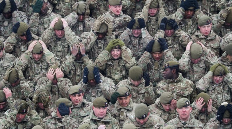 Популярное: Кризис армии: количество войск Великобритании сократилось на треть