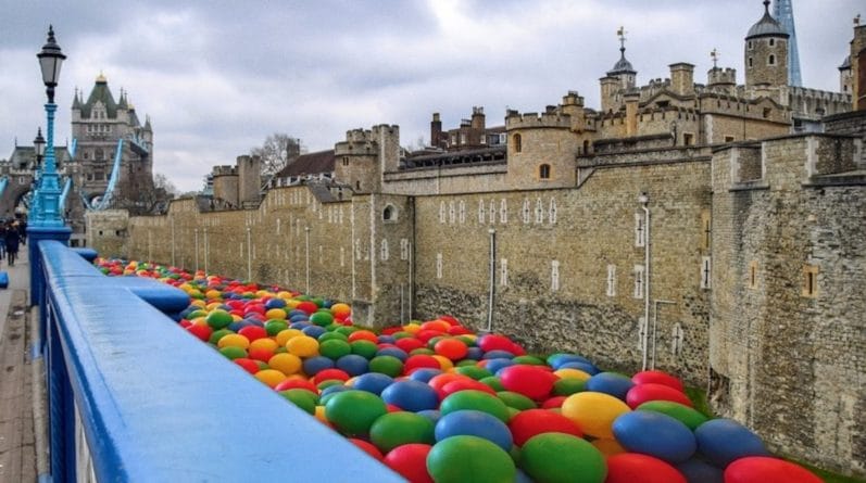 Досуг: Лондонский Тауэр этим летом превратится в огромный бассейн с шариками