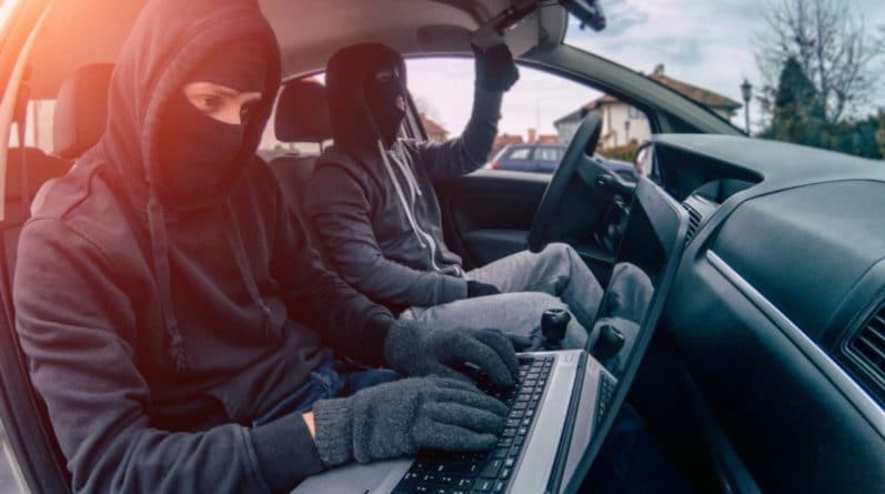 Технологии: Хакеры могут украсть личные данные, хранящиеся на компьютере вашего разбитого автомобиля