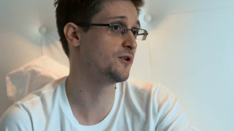 В мире: Эдвард Сноуден прокомментировал арест Джулиана Ассанжа