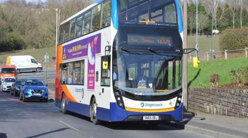 Общество: Полиция вынуждена сопровождать автобусы в Большом Манчестере из-за подростков, терроризирующих пассажиров