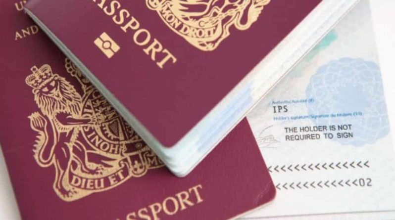 Общество: Миллионы британцев скоро отправятся в отпуск с недействительным паспортом, не зная о правиле 6 месяцев