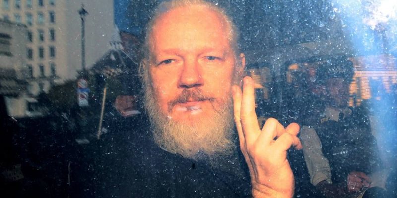 Закон и право: Главный редактор WikiLeaks рассказал, как себя чувствует Ассанж в тюрьме