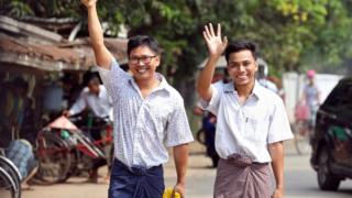 Общество: Журналистов Рейтер освободили в Мьянме. Они писали об убийствах рохинджа