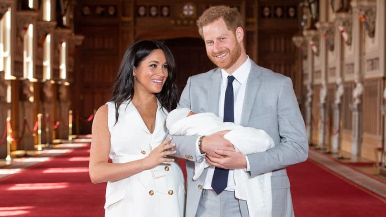 Знаменитости: Принц Гарри и Меган Маркл показали новорождённого сына