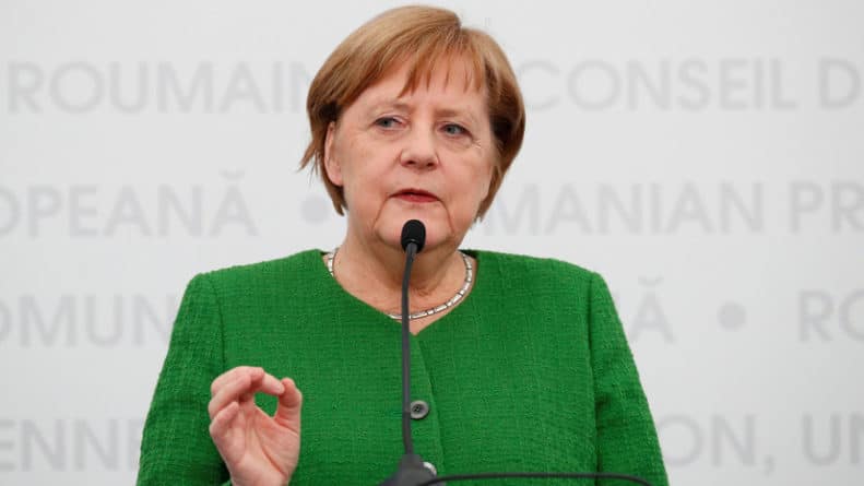 Общество: Меркель: ЕС выступает за дипломатическое решение ситуации с Ираном