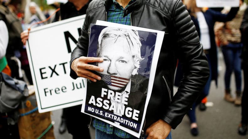 Общество: «Под сильным политическим давлением»: в Швеции возобновили расследование дела Ассанжа об изнасиловании