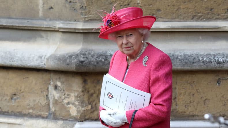 Общество: Королева Великобритании направила поздравления Зеленскому