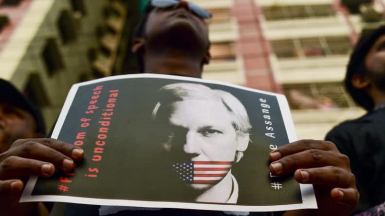 В мире: До 175 лет лишения свободы: Минюст США выдвинул 17 новых обвинений против Ассанжа