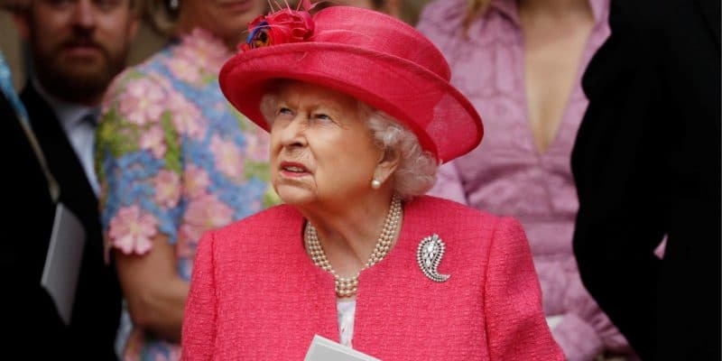Общество: Королева Великобритании поздравила Зеленского по случаю принесения им президентской присяги