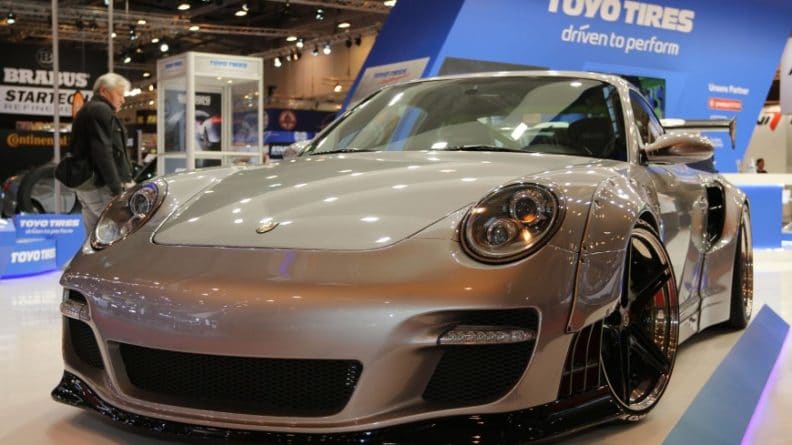 Общество: Британец установил мировой рекорд скорости на песке на Porsche 911