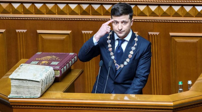 В мире: Зеленский назвал «старушкой» Британию