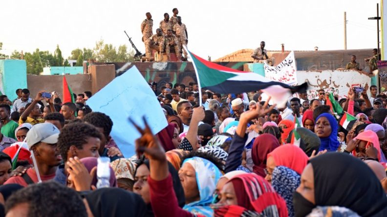 Общество: Послы из Нидерландов, США и Британии замечены на протестах в Судане