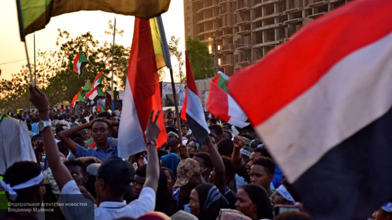 Общество: Британская дипломатия не скрывает своей поддержки оппозиционным силам Судана