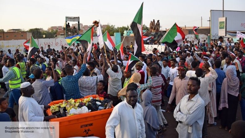 Общество: Британский дипломат поддерживает связи с оппозицией в Судане