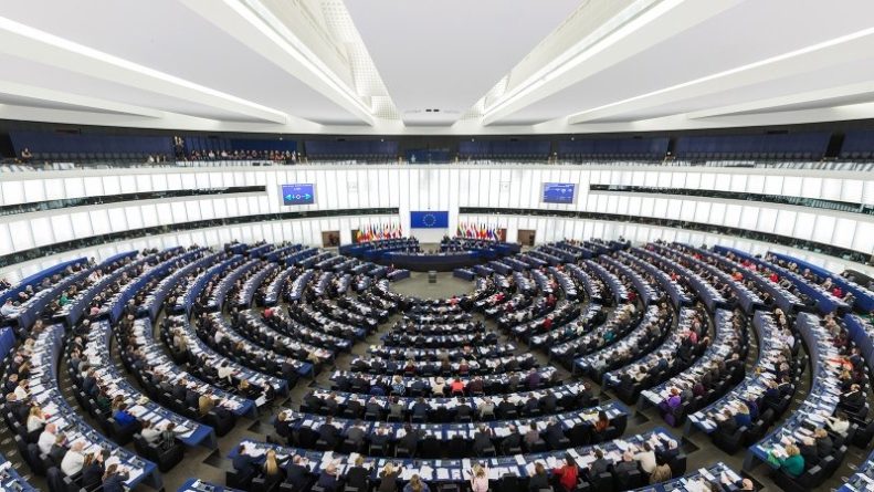 Общество: Выборы в Европарламент начались в Великобритании и Нидерландах