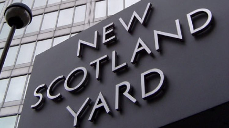 Общество: Британская полиция проверяет подозрительный предмет в правительственном здании