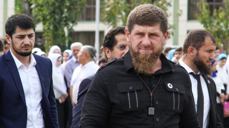 Общество: Кадыров иронично отреагировал на отставку Терезы Мэй