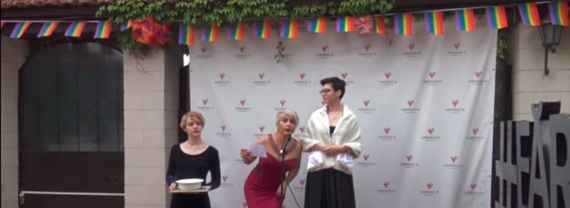 Общество: ЛГБТ-активисты наградили Додона эмалированной миской | Политнавигатор