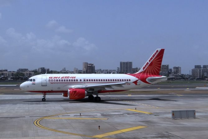 Самолет авиакомпании Air India вынужденно сел в Лондоне из-за сообщения о бомбе