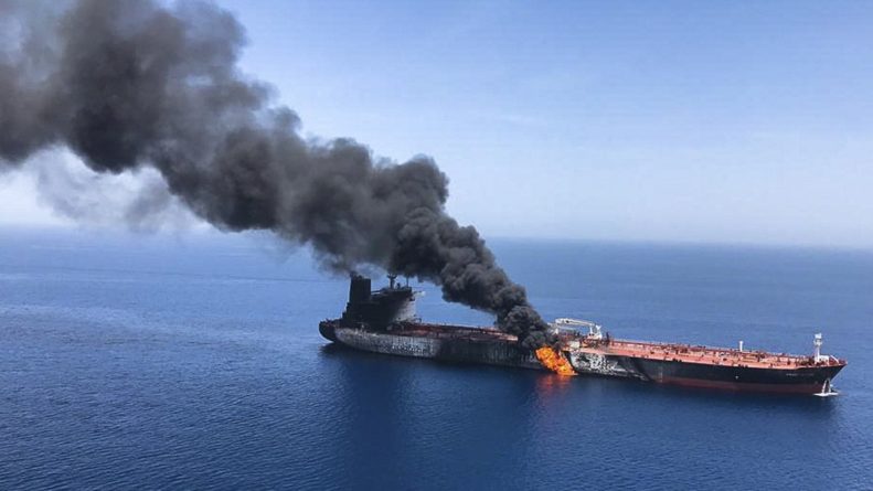 Общество: Великобритания назвала виновных в нападении на танкеры в Оманском заливе