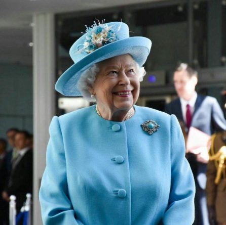 Знаменитости: Королева Елизавета II не знает общего количества одежды в своем гардеробе