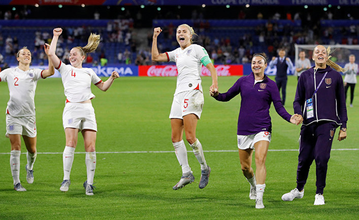 Общество: The Economist (Великобритания): женский футбол процветает — как на поле, так и за его пределами